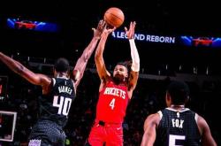 九游网页版入口 -包含萨克拉门托国王训练开放日，转会期篮板制胜引欢呼，荷甲在即，更衣室氛围转暖的词条