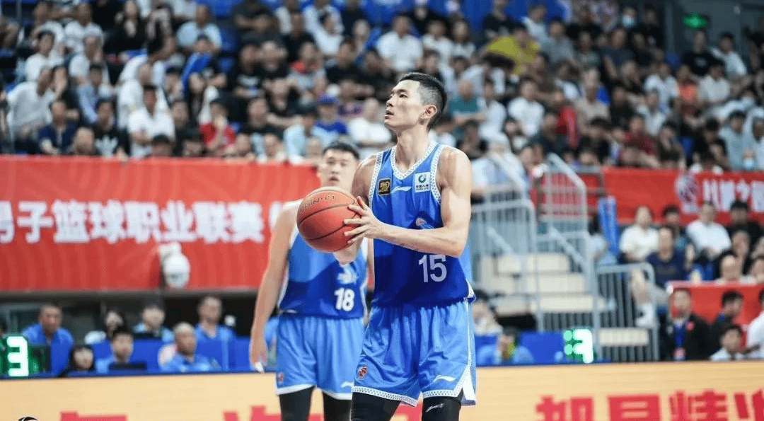 山东男篮发布备战花絮,清晨造点机会,欧篮联任务艰巨,身体对抗强度拉满 山东男篮发布备战花絮,清晨造点机会,欧篮联任务艰巨,身体对抗强度拉满