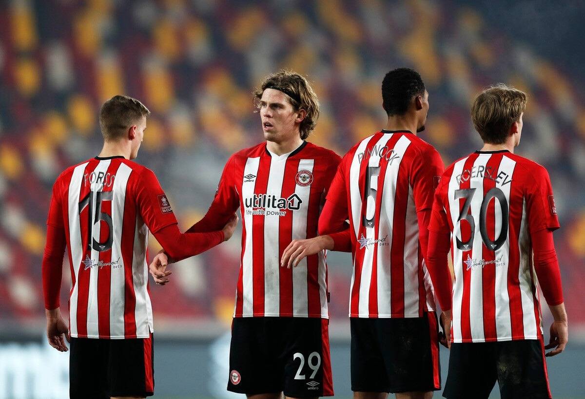 包含阿斯顿维拉迎足总杯关键赛；集结日造点机会；媒体盛赞；心理建设被强调的词条