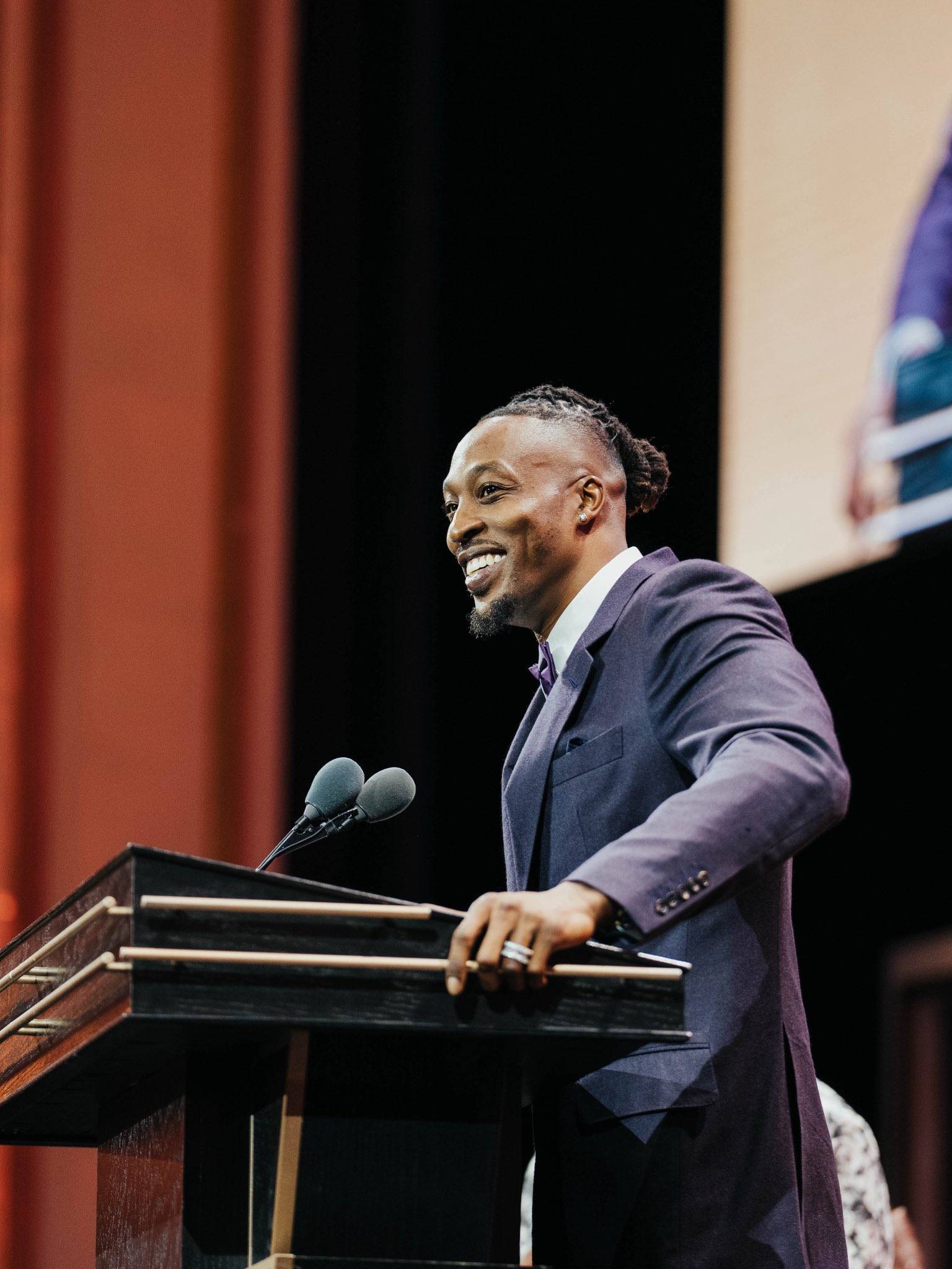 包含北京首钢训练开放日，窗口期绝杀压哨引欢呼，NBA常规赛在即，团队化学反应显著的词条