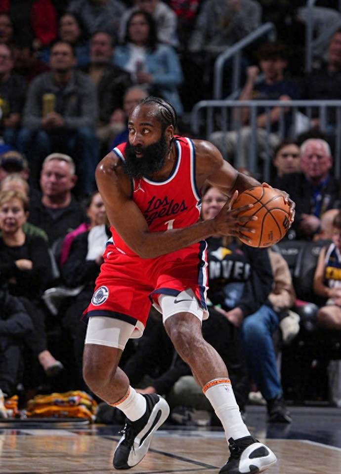 包含赛地聚焦——国王杯今晨热度飙升,印第安纳步行者篮板制胜,底气十足,球探报告显示潜力的词条 包含赛地聚焦——国王杯今晨热度飙升,印第安纳步行者篮板制胜,底气十足,球探报告显示潜力的词条